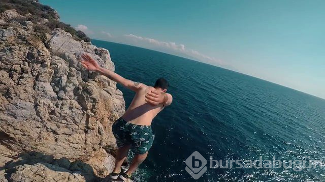 YouTube fenomeni Orkun Işıtmak 20 metre yükseklikten denize atladı