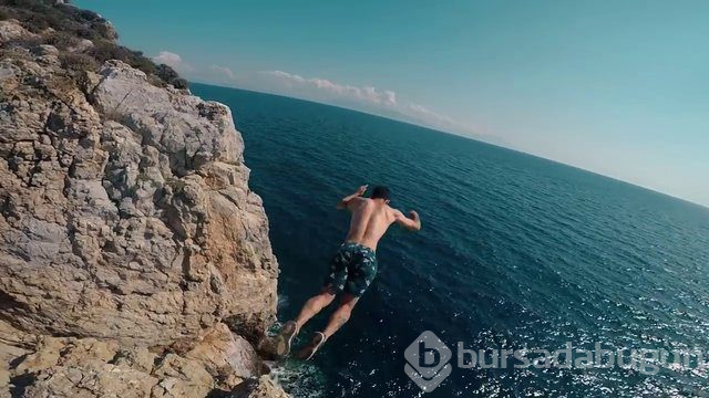 YouTube fenomeni Orkun Işıtmak 20 metre yükseklikten denize atladı