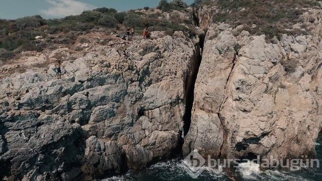 YouTube fenomeni Orkun Işıtmak 20 metre yükseklikten denize atladı