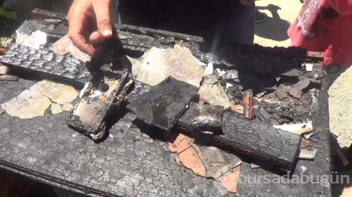 Şarjdaki cep telefonu bomba gibi patladı
