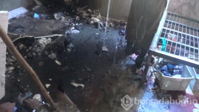 Şarjdaki cep telefonu bomba gibi patladı
