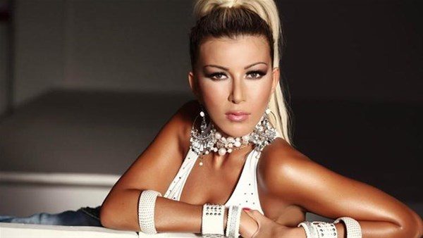 Doğum fotoğraflarını paylaştı
