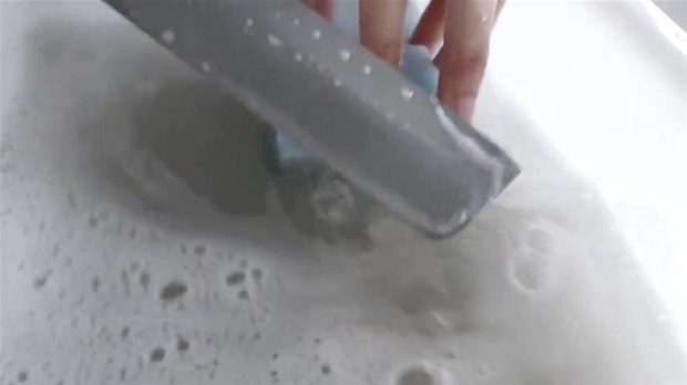 Paslı bıçağı yeniledi