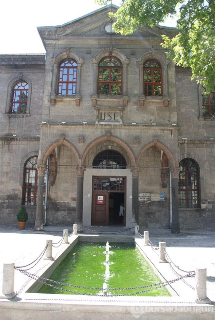 "Taş Mektep"in yüz akı