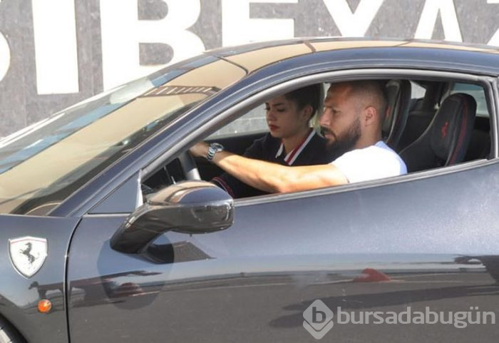 Ünlüler ve otomobilleri