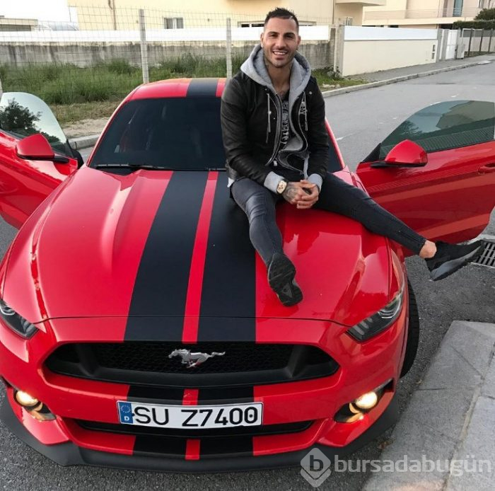 Ünlüler ve otomobilleri