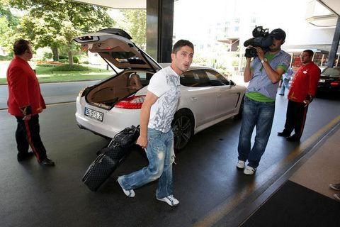 Ünlüler ve otomobilleri