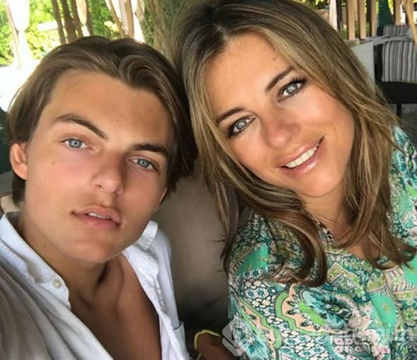 Elizabeth Hurley yine bildiğini okudu
