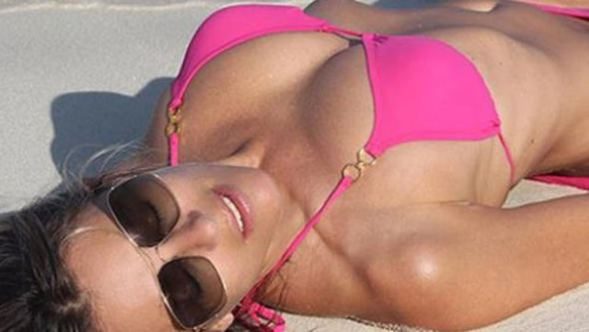 Elizabeth Hurley yine bildiğini okudu

