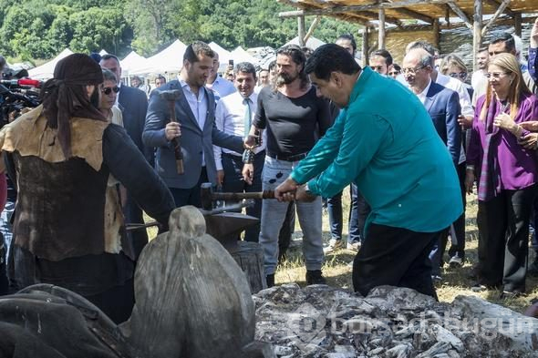 Maduro'dan Diriliş Ertuğrul dizisi setine ziyaret
