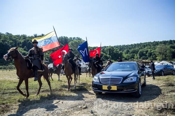 Maduro'dan Diriliş Ertuğrul dizisi setine ziyaret
