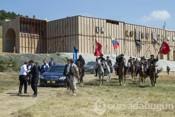Maduro'dan Diriliş Ertuğrul dizisi setine ziyaret
