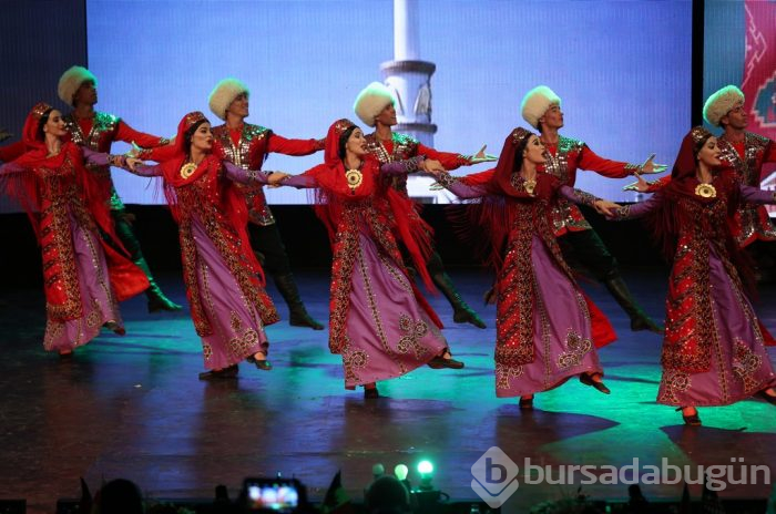 Bursa'da Uluslararası Altın Karagöz Halk Dansları Yarışması başladı