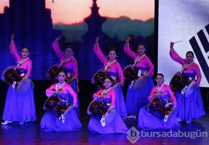 Bursa'da Uluslararası Altın Karagöz Halk Dansları Yarışması başladı