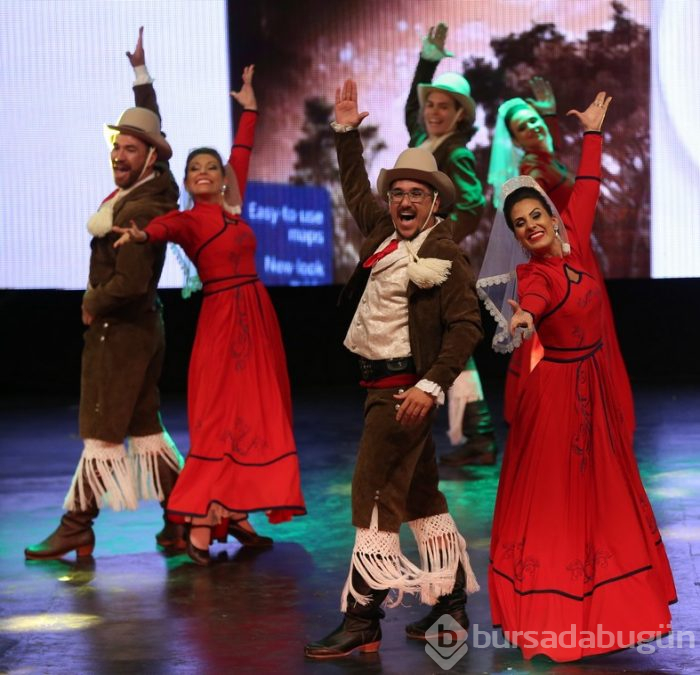 Bursa'da Uluslararası Altın Karagöz Halk Dansları Yarışması başladı