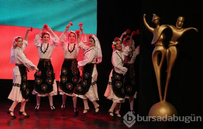 Bursa'da Uluslararası Altın Karagöz Halk Dansları Yarışması başladı