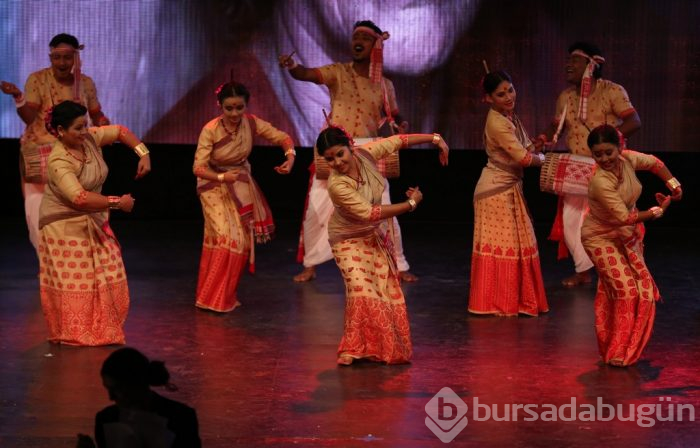 Bursa'da Uluslararası Altın Karagöz Halk Dansları Yarışması başladı