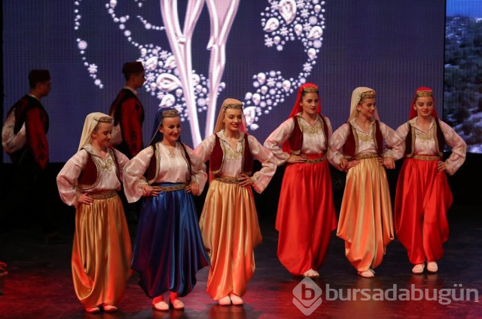 Bursa'da Uluslararası Altın Karagöz Halk Dansları Yarışması başladı