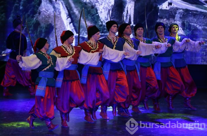 Bursa'da Uluslararası Altın Karagöz Halk Dansları Yarışması başladı