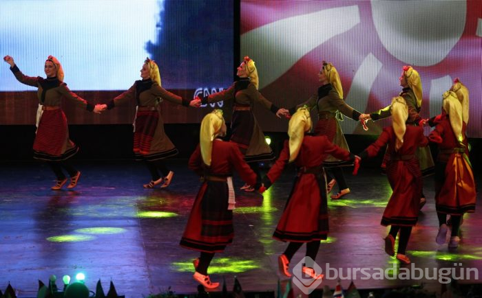 Bursa'da Uluslararası Altın Karagöz Halk Dansları Yarışması başladı