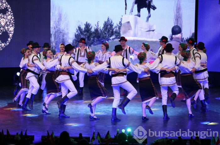 Bursa'da Uluslararası Altın Karagöz Halk Dansları Yarışması başladı