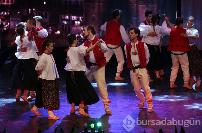 Bursa'da Uluslararası Altın Karagöz Halk Dansları Yarışması başladı