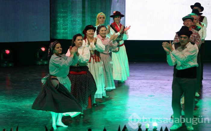 Bursa'da Uluslararası Altın Karagöz Halk Dansları Yarışması başladı