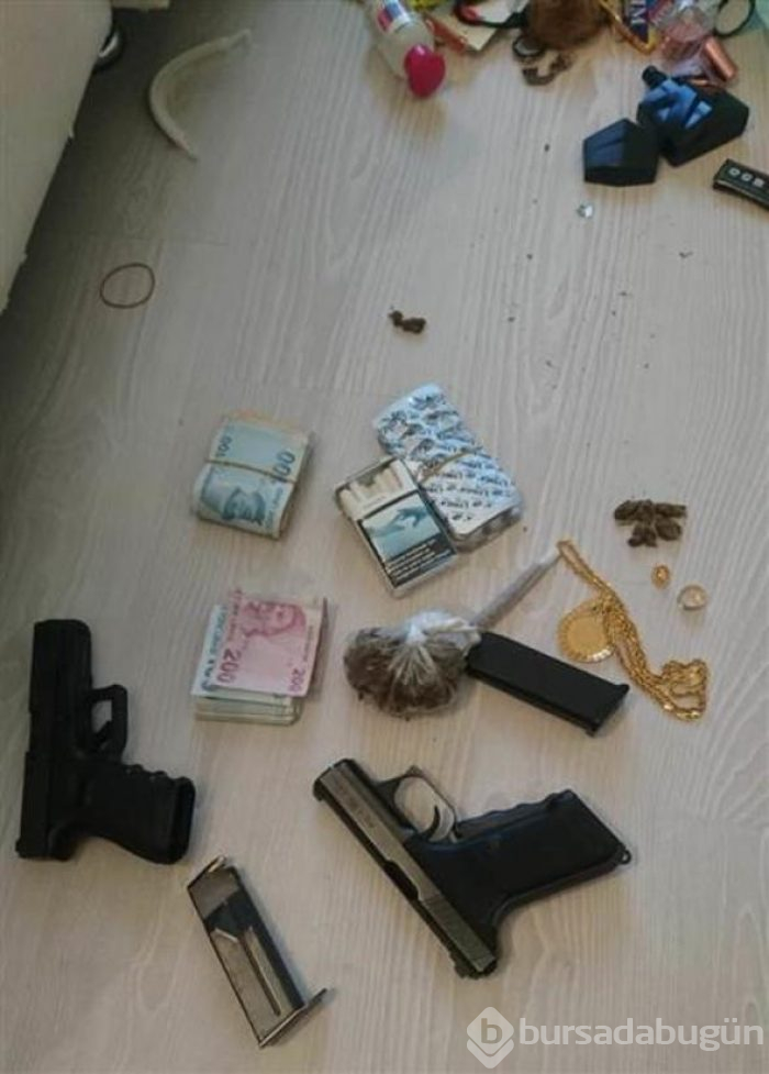 Ankara'da uyuşturucu satıcılarına operasyon
