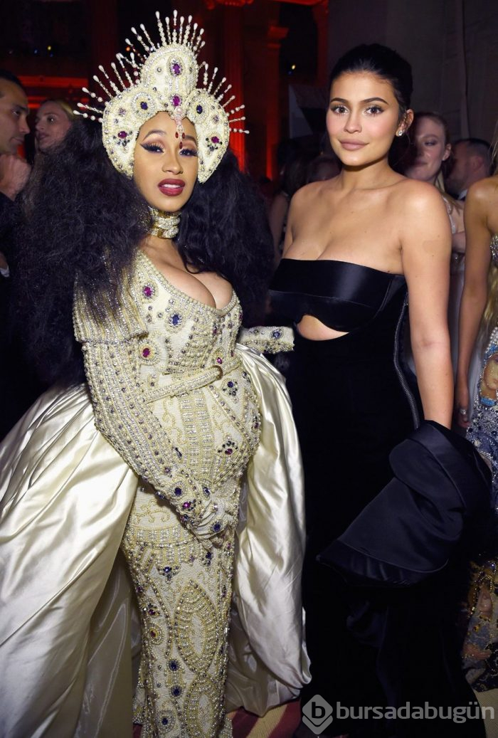 Ünlü rapçi Cardi B anne oldu