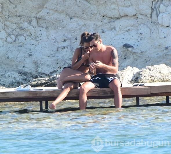 Mesut Özil ile Amine Gülşe tatilde