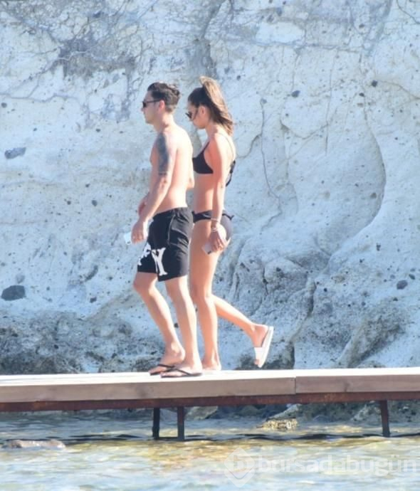 Mesut Özil ile Amine Gülşe tatilde