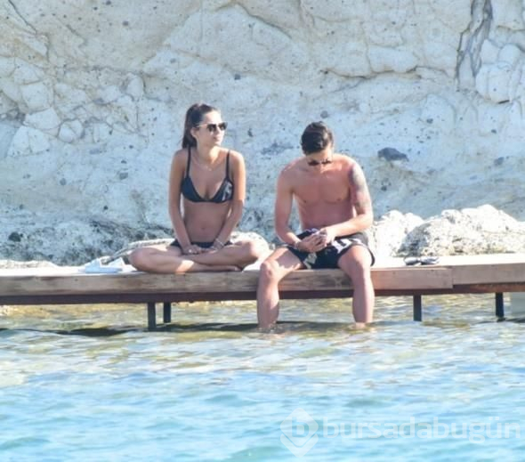 Mesut Özil ile Amine Gülşe tatilde