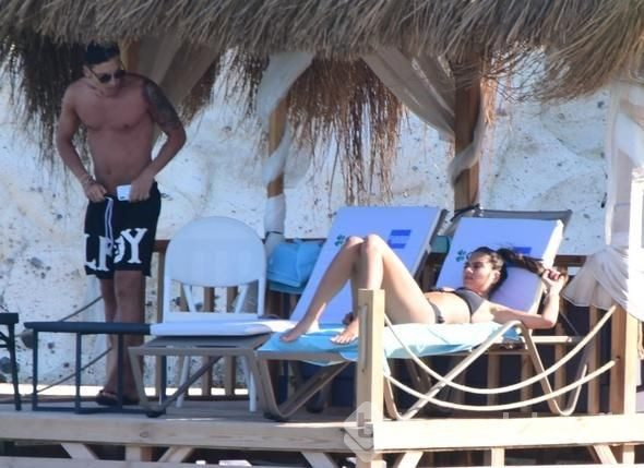 Mesut Özil ile Amine Gülşe tatilde
