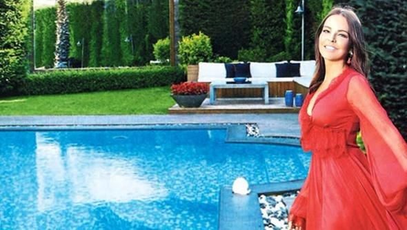 Tuba Büyüküstün'ün yeni evi (Ünlüler ve oturdukları semtler)