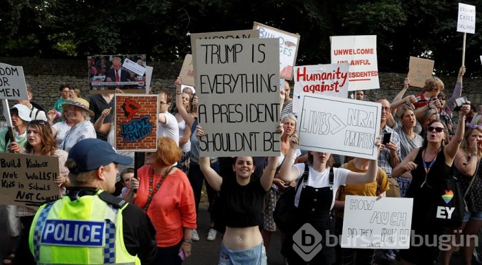 Trump'ın İngiltere ziyareti protestolarla başladı