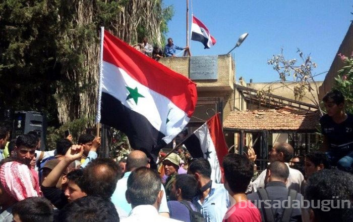 Suriye'de "isyanın başkenti" Dera'ya Esad bayrağı çekildi