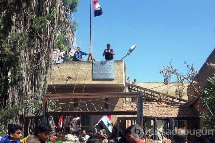 Suriye'de "isyanın başkenti" Dera'ya Esad bayrağı çekildi