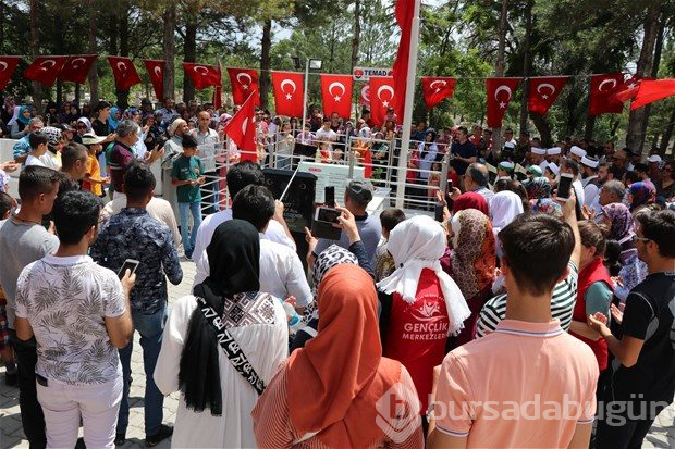 Şehit Halisdemir'in kabrine ziyaretçi akını
