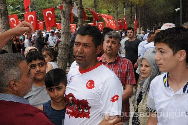 Şehit Halisdemir'in kabrine ziyaretçi akını
