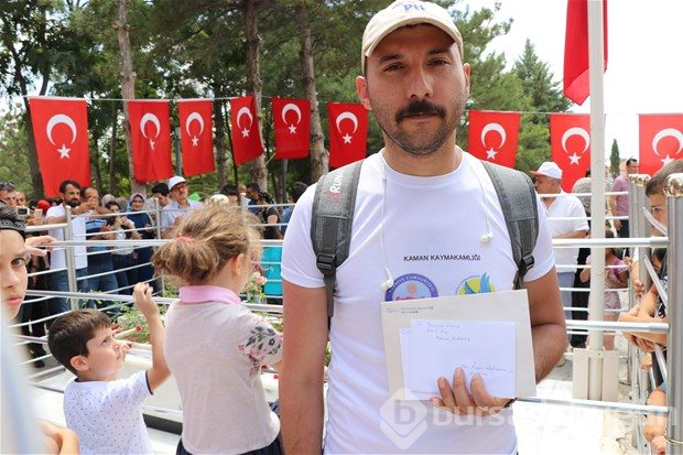 Şehit Halisdemir'in kabrine ziyaretçi akını
