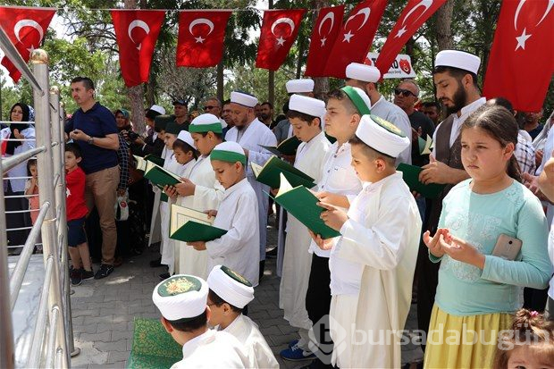 Şehit Halisdemir'in kabrine ziyaretçi akını
