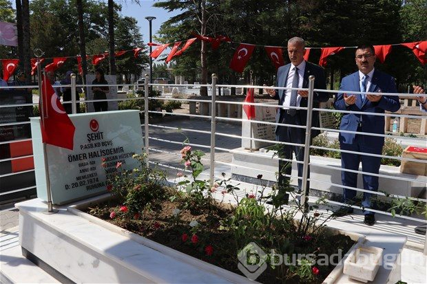 Şehit Halisdemir'in kabrine ziyaretçi akını
