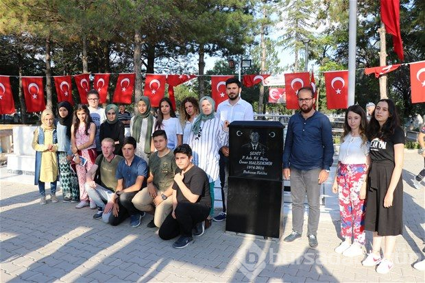 Şehit Halisdemir'in kabrine ziyaretçi akını
