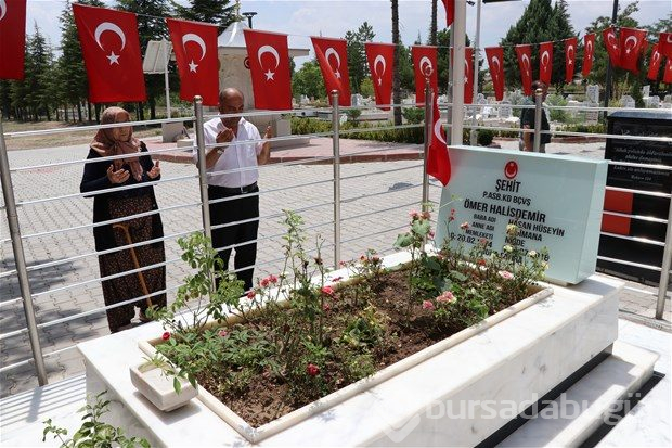 Şehit Halisdemir'in kabrine ziyaretçi akını
