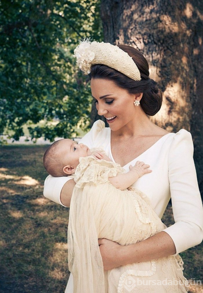 Prens Louis'in vaftiz töreninden aile fotoğrafları yayınlandı