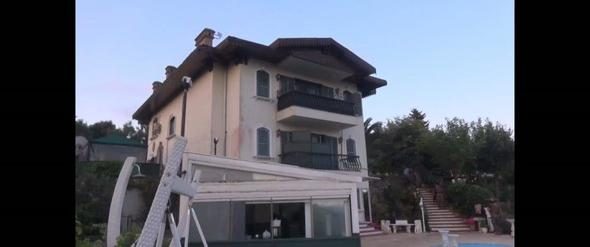 Lüks villadan 'Kedicikler'in nü resimleri çıktı!
