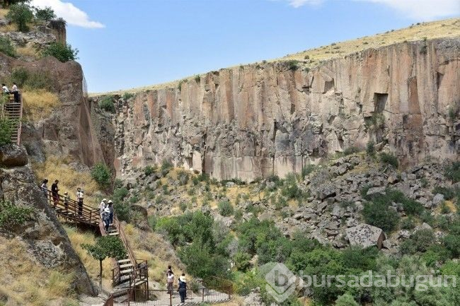 Kapadokya'da bir kartpostal güzelliğindeki Ihlara Vadisi'ne ziyaretçi akını