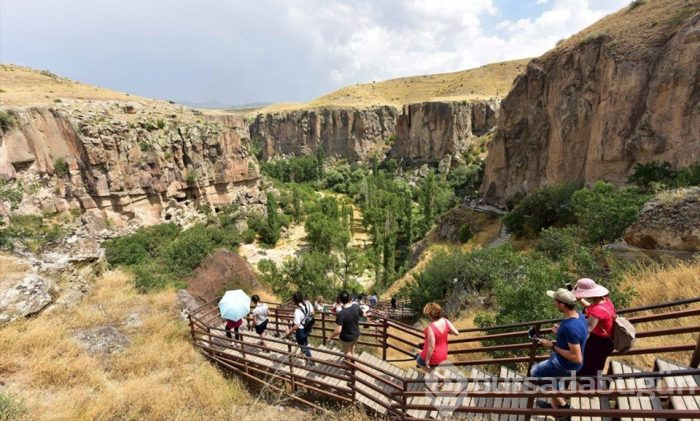 Kapadokya'da bir kartpostal güzelliğindeki Ihlara Vadisi'ne ziyaretçi akını