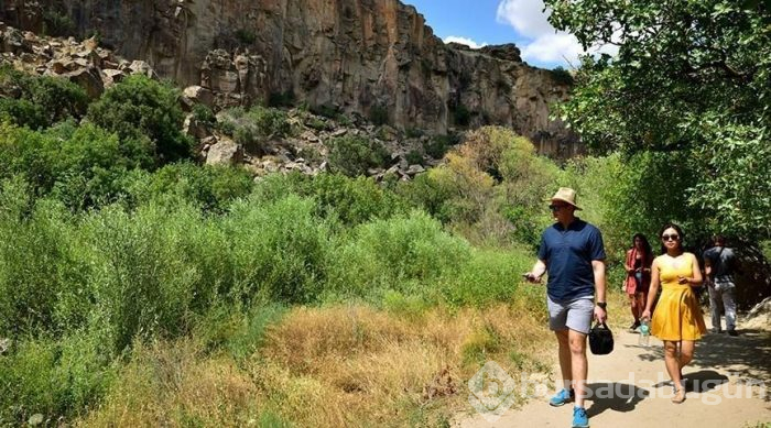 Kapadokya'da bir kartpostal güzelliğindeki Ihlara Vadisi'ne ziyaretçi akını