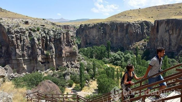 Kapadokya'da bir kartpostal güzelliğindeki Ihlara Vadisi'ne ziyaretçi akını